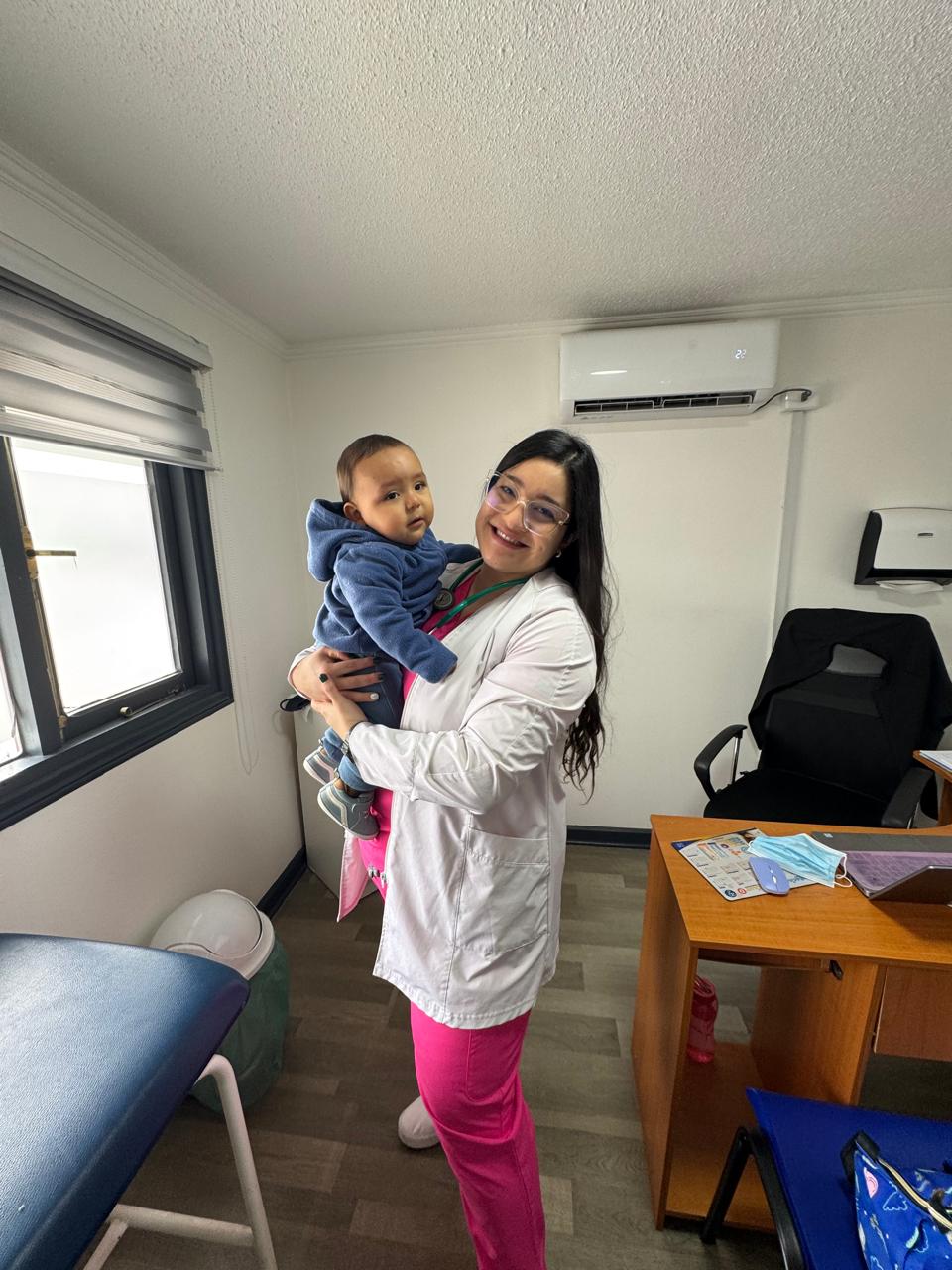Dra. Giorgi Villasmil atendiendo con calidez, control sano
